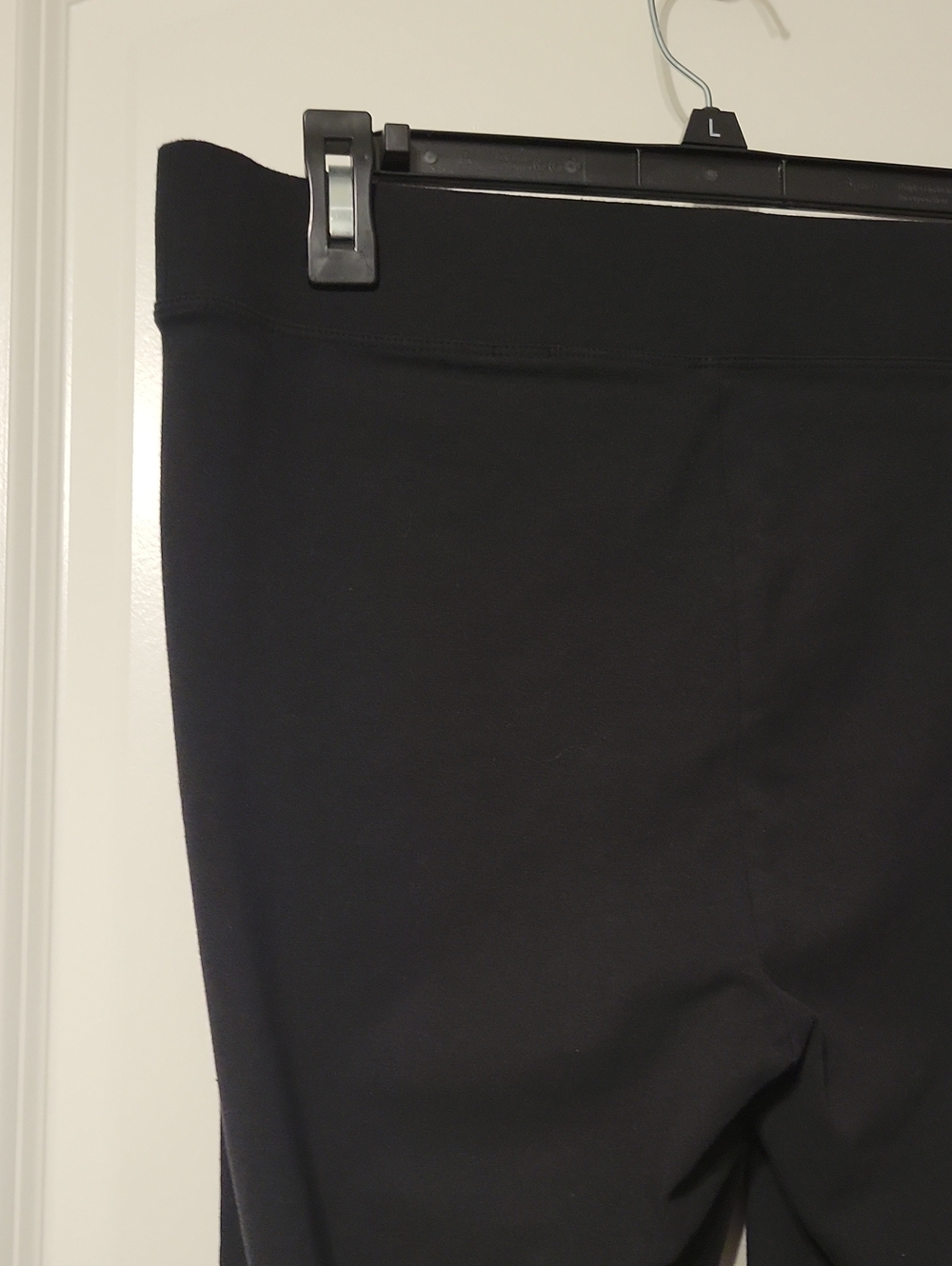 Sonoma Women's Capri Leggings, Black, Large. Like New. - Picture 7 of 8